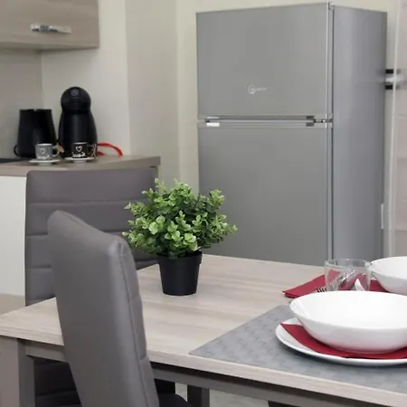 Tirreno Apartment *